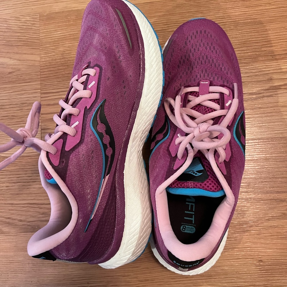 Saucony triumphs 19 size 8.5